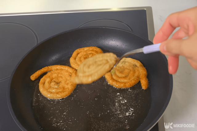 새우전 만드는 자료 사진. / 위키푸디