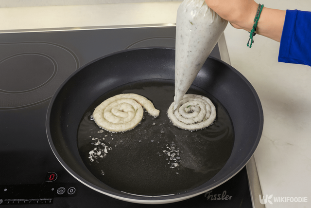 새우전 만드는 자료 사진. / 위키푸디