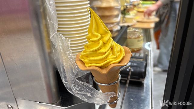 더옐롱 부스에서 성주 참외 아이스크림을 판매하고 있다. / 위키푸디