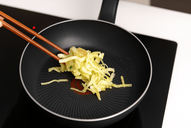 양배추 라이스페이퍼 구이 만든느 자료 사진. / 위키푸디