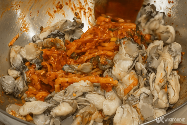 굴무침 만드는 자료 사진. / 위키푸디