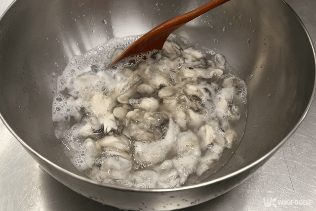 굴무침 만드는 자료 사진. / 위키푸디