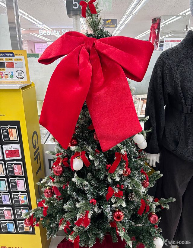 크리스마스트리 리본 자료 사진. / 위키푸디