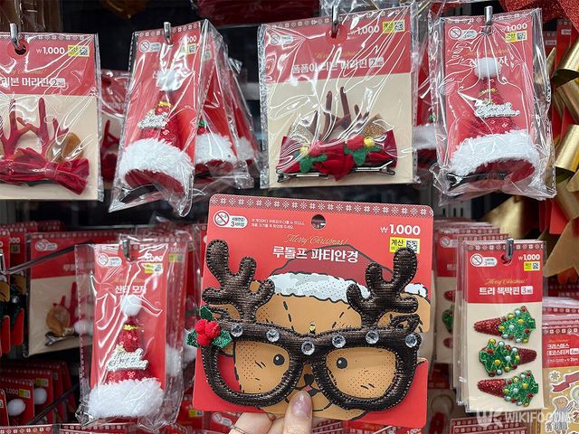 루돌프 파티 안경 자료 사진. / 위키푸디