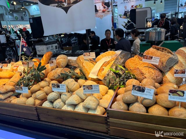 빵이 전시되어 있다. / 위키푸디