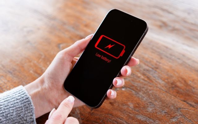 핸드폰 배터리가 없는 자료 사진. /&nbsp;Kaspars Grinvalds-shutterstock.com