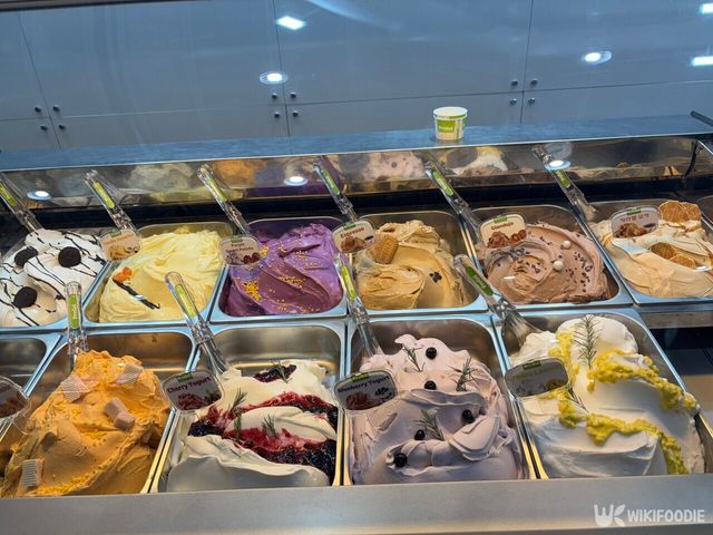 젤라또가 전시되어 있다. / 위키푸디