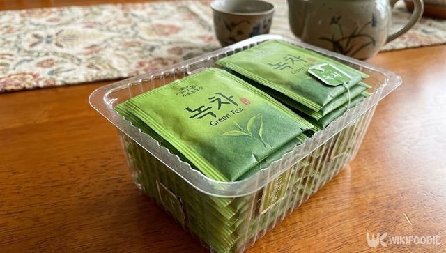 김 용기에 녹차티백을 보관하고 있다. / 위키푸디
