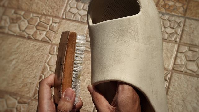 욕실 슬리퍼 자료 사진. / Ribraaahim-shutterstock.com