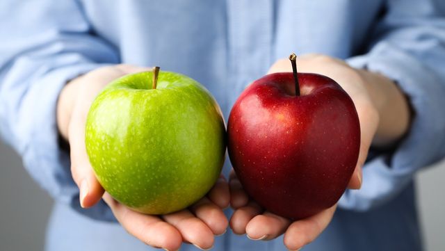 사과 자료 사진. / New Africa-shutterstock.com