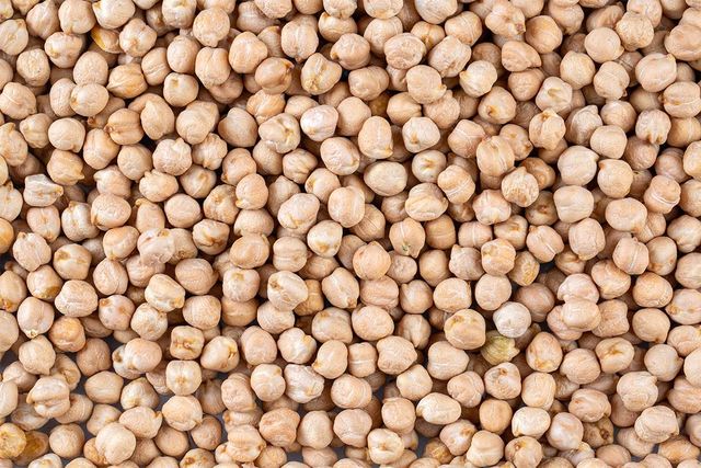 병아리콩은 표면이 울퉁불퉁하고 둥근 모양이다. / Esin Deniz-shutterstock.com