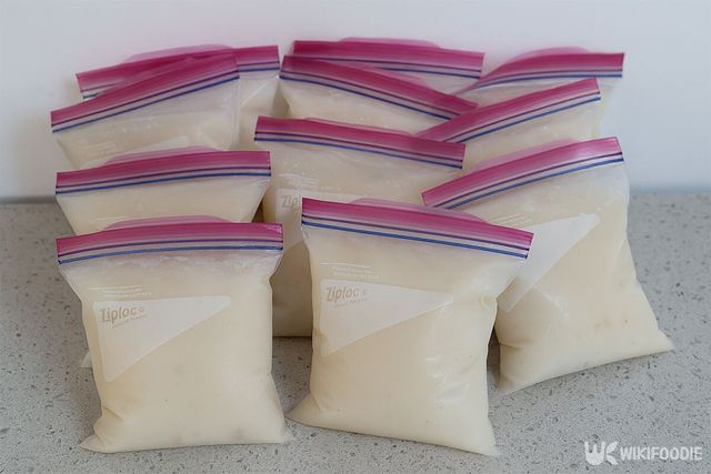 설렁탕을 지퍼백에 보관하고 있다. / 위키푸디