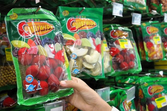 마트에 건조 과일이 진열돼 있다. / Lenny Eka-shutterstock.com