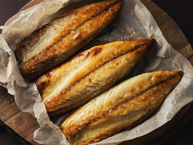 고등어구이가 접시에 올려져 있다. / mnimage-shutterstock.com