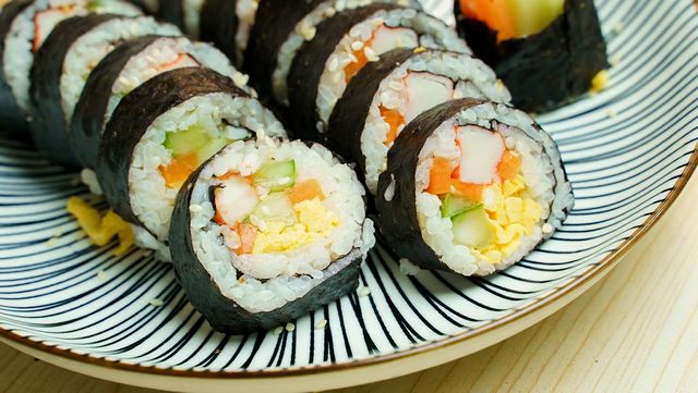 김밥 자료 사진. / Warut Wetsanarut-shutterstock.com