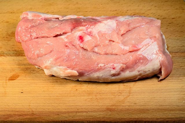 비계가 붙은 돼지고기 부위의 모습이다. / Chatham172-shutterstock.com
