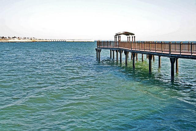 궁평항 낚시 전용 다리인 피싱피어의 전경이다. / Seung Ha Kim-shutterstock.com