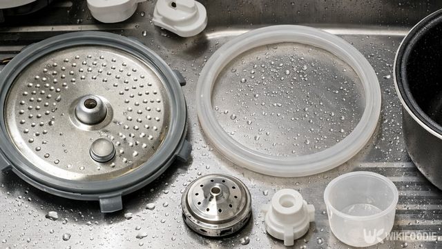 밥솥 자료 사진. / 위키푸디