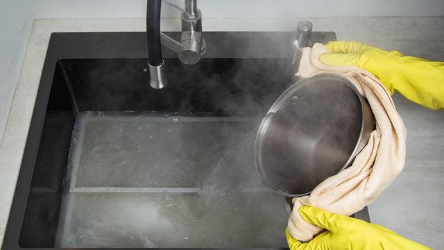 싱크대 자료 사진. / HenadziPechan-shutterstock.com