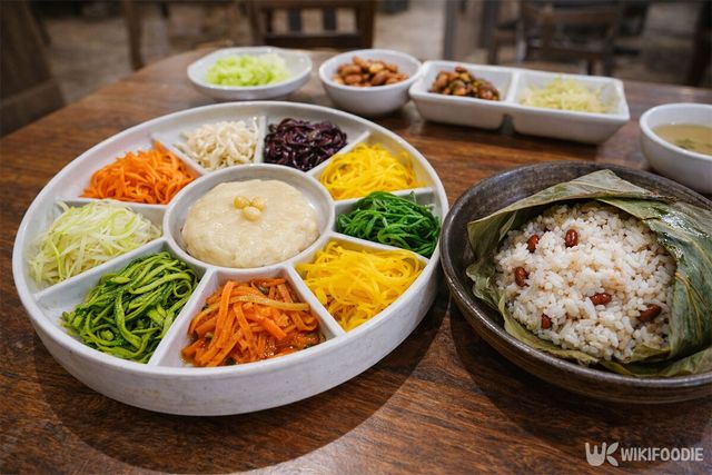 마지 나물 구절판, 연밥 자료 사진. / 위키푸디