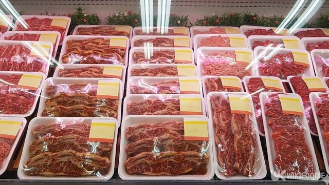LA갈비가 정육 코너에 진열되어 있다. / 위키푸디