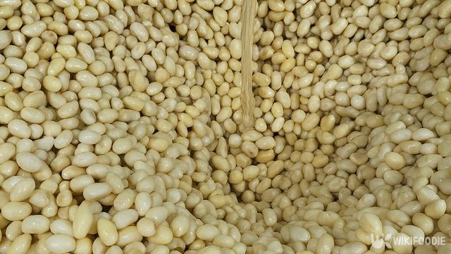 콩을 갈고 있다. / 위키푸디