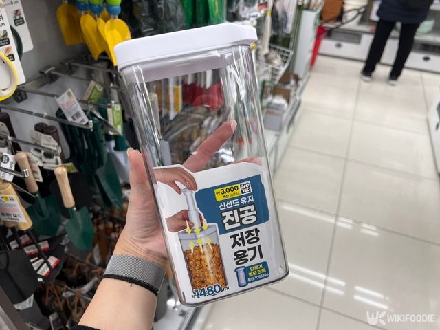 진공 저장 용기 1480ml 자료 사진. / 위키푸디