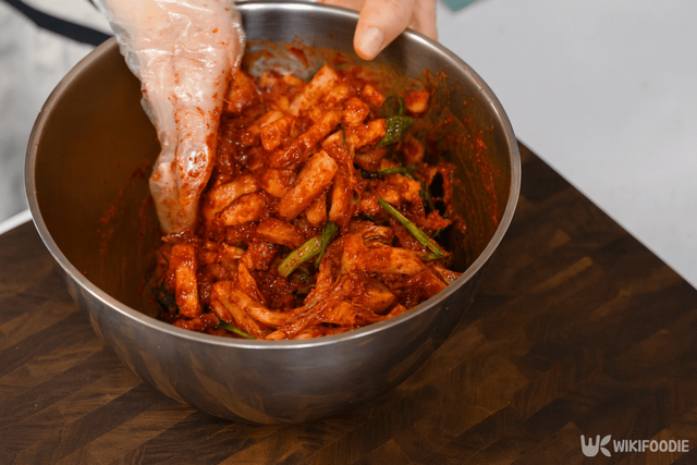 무김치 만드는 자료 사진. / 위키푸디