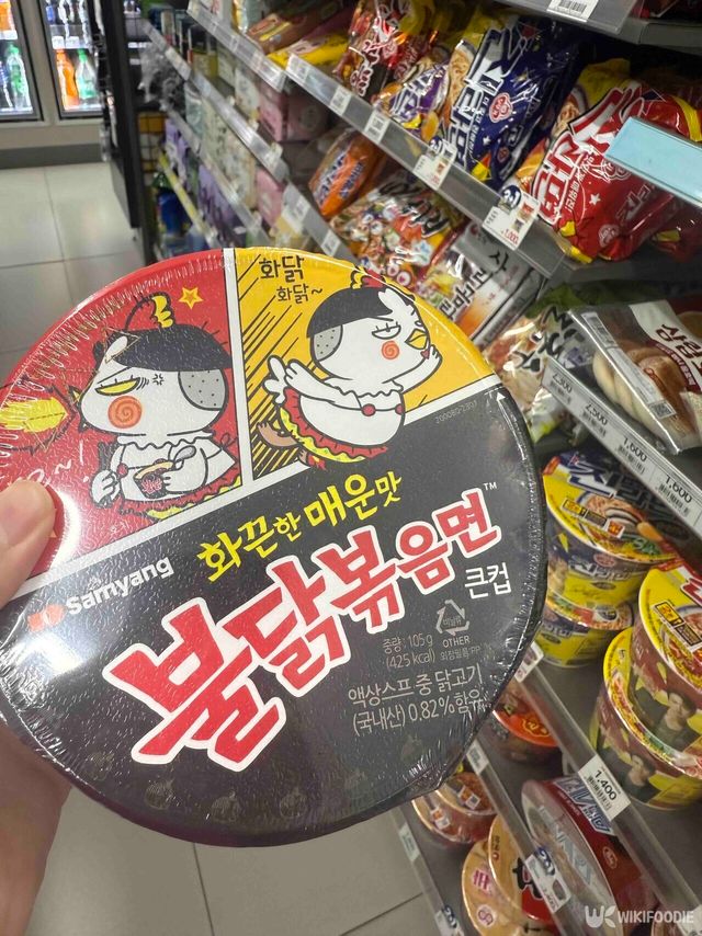 이해를 돕기 위한 불닭볶음면 컵라면 사진. / 위키푸디