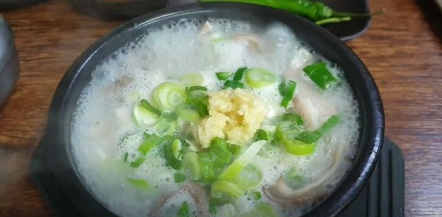 장수촌순대국. / 유튜브 채널 '어쩌다 클릭 ACCIDENTAL CLICK'