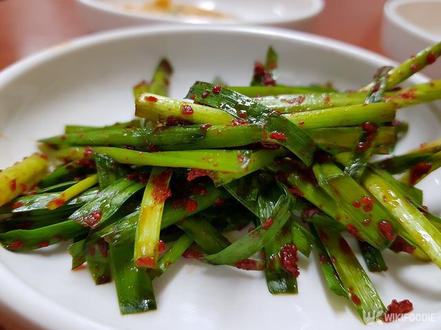 부추겉절이 레시피 만드는 법 자료사진. / shinja jang-shutterstock.com