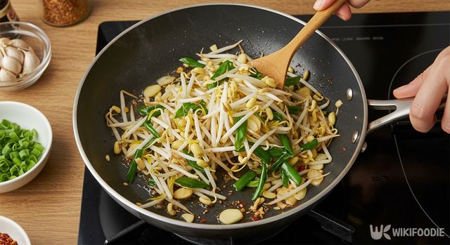 콩나물 요리 자료사진. / 위키푸디