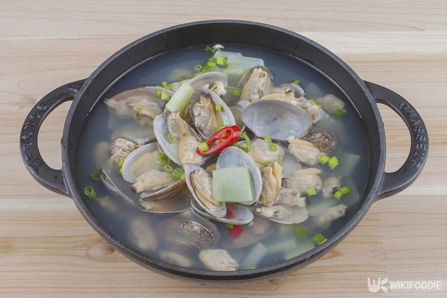 바지락국. / Stock for you-shutterstock.com