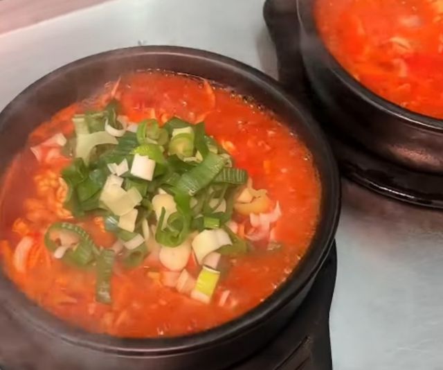 경춘자의라면땡기는날. / 유튜브 채널 '맛집사전'