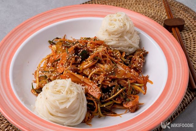 소라무침. / Hyeong-Taek Lee-shutterstock.com