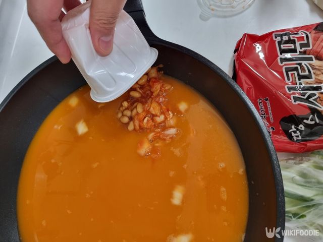 직접 구매한 부대찌개. / 위키푸디