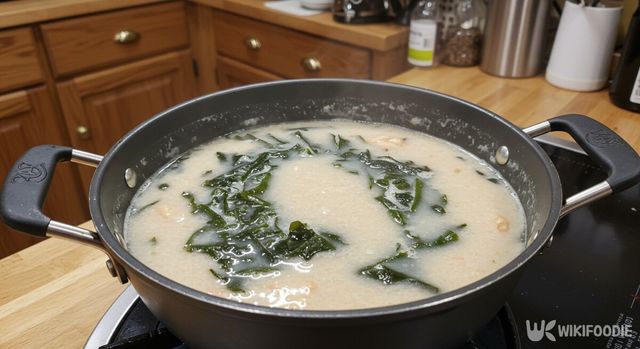 땅콩 미역국 참고사진. / 위키푸디