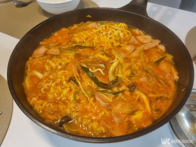 직접 구매한 부대찌개. / 위키푸디