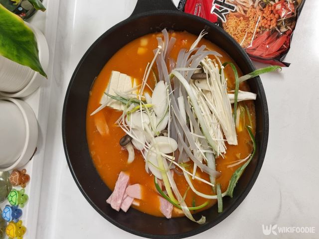 직접 구매한 부대찌개. / 위키푸디