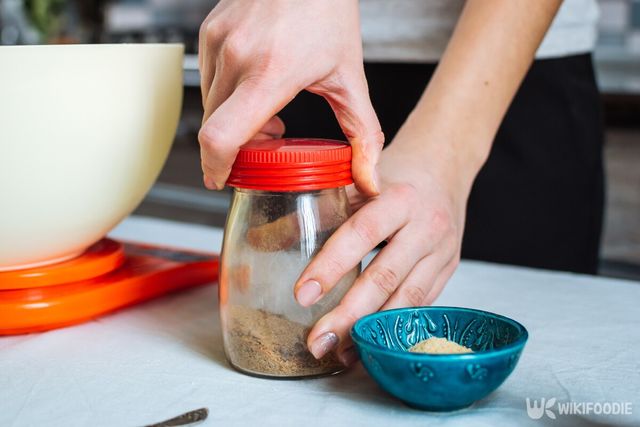 양념통 자료사진. / sashafolly-shutterstock.com