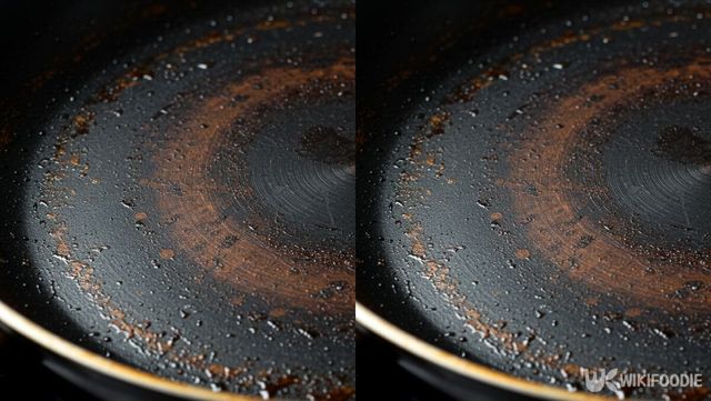 프라이팬에 기름때와 탄 자국이 생긴 사진 / 위키푸디