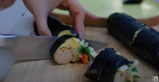 키토 김밥 만드는 윤은혜 / '윤은혜의 EUNHYELOGIN' 유튜브