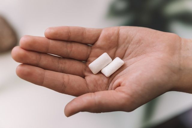 기사 이해를 돕기 위한 졸음 껌 자료 사진 / Melnikov Dmitriy- shutterstock