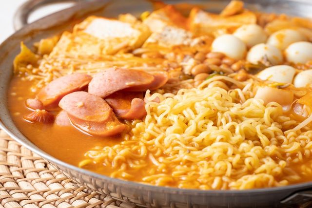 기사 이해를 돕기 위한 부대찌개 맛집 자료 사진 / mnimage- shutterstock