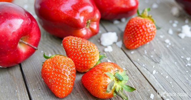 봄에 먹으면 좋은 음식들. / nutthawut1990-shutterstock.com