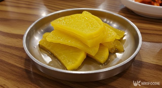 식당 반찬 참고용 사진. / 위키푸디