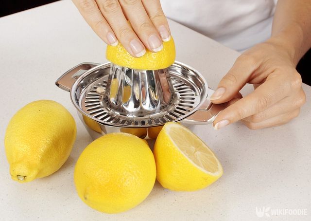 레몬즙. / CKP1001-shutterstock.com