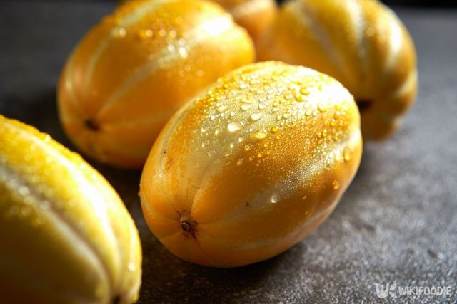 줄무늬가 선명한 참외. / mnimage-shutterstock