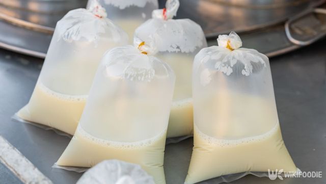 두유가 포장돼 있는 모습. / Visit Roemvanitch-shutterstock