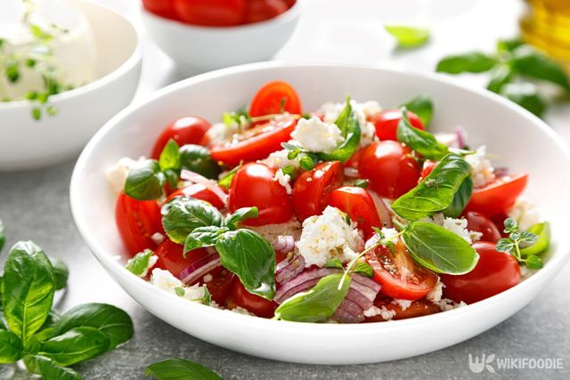 토마토 올리브오일 샐러드. / Sea Wave-shutterstock.com